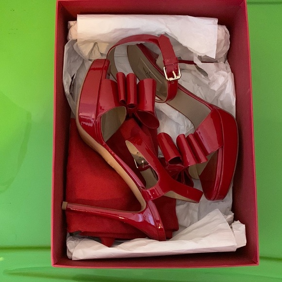 BRAND NEW Women’s Valentino Garavani Red Size 7 High Heels Box and Dust Bag - Picture 13 of 13